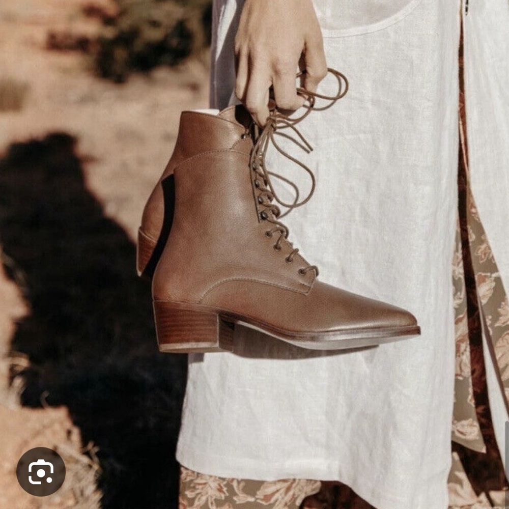 Dawn boot in Canyon